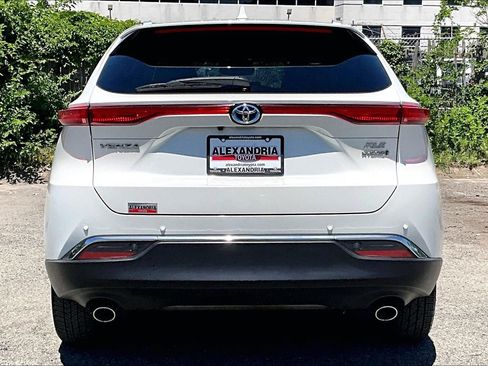 Used 2022 Toyota Venza XLE AWD/4WD image 4