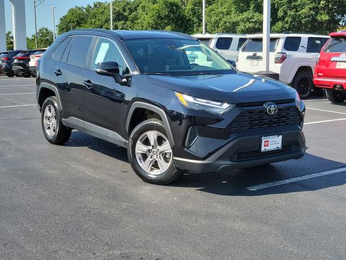 Certified 2025 Toyota RAV4 XLE FWD image 31