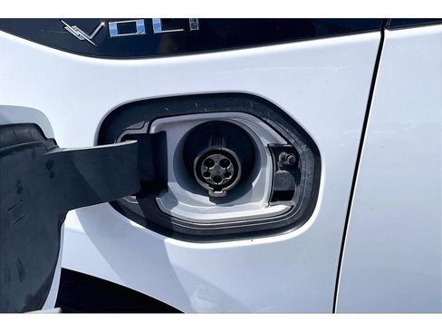 Used 2017 Chevrolet Volt Premier w/ Driver Confidence Package FWD image 16