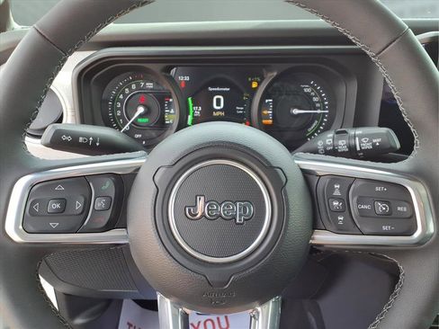 Used 2025 Jeep Wrangler Sahara image 27