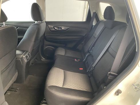 Used 2017 Nissan Rogue SV AWD/4WD image 16