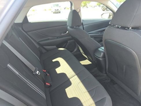 Used 2022 Hyundai Elantra SEL FWD image 15