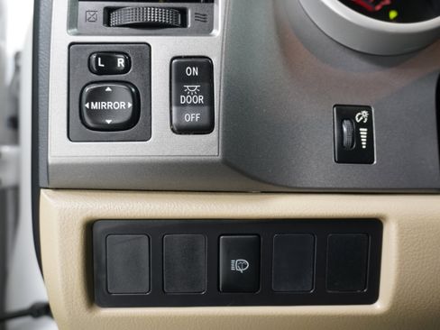 Used 2016 Toyota Sequoia SR5 image 26