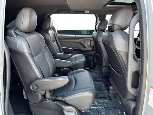 Used 2023 Toyota Sienna XSE image 44