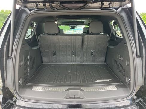 New 2026 Chevrolet Suburban High Country RWD image 8