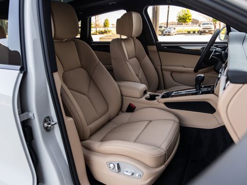 New 2026 Porsche Macan AWD/4WD image 44