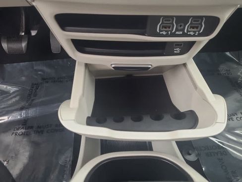 Used 2023 Chrysler Pacifica Touring-L w/ Uconnect Theater Family Group FWD image 22