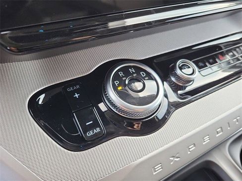 New 2025 Ford Expedition Active image 22