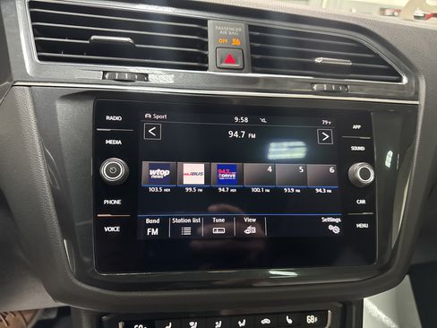 Used 2019 Volkswagen Tiguan SE w/ Panoramic Sunroof Package AWD/4WD image 22