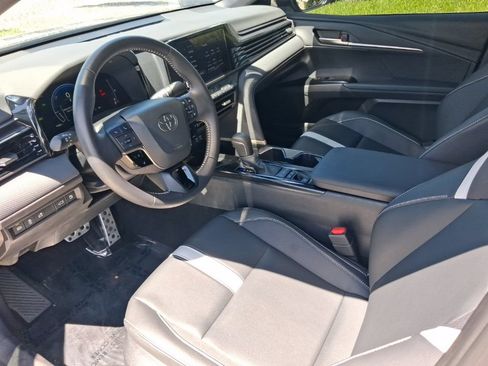 Used 2025 Toyota Camry SE FWD image 12
