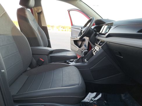 Used 2024 Volkswagen Taos SE image 10