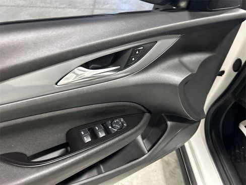 Used 2019 Buick Regal Preferred image 14