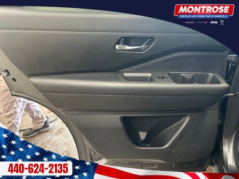 Used 2022 Nissan Pathfinder S image 19