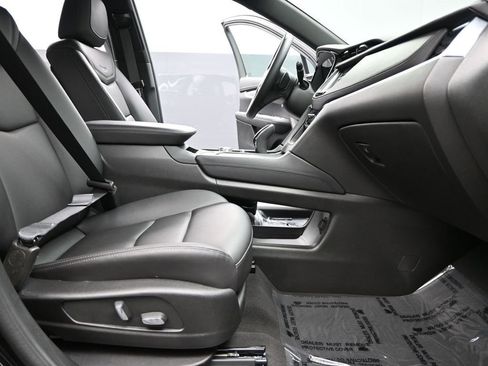 Certified 2025 Cadillac XT5 Luxury w/ LPO, Floor Liner Package AWD/4WD image 23