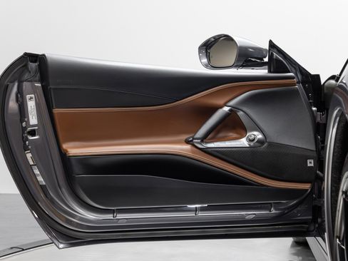 Used 2021 Ferrari 812 GTS image 51