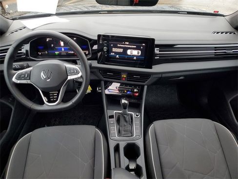 Certified 2025 Volkswagen Jetta Sport image 15