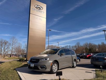 Used 2022 Chrysler Pacifica Touring-L