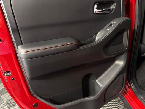 Used 2025 Nissan Frontier PRO-4X image 25