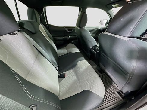 Used 2022 Toyota Tacoma TRD Off-Road image 24