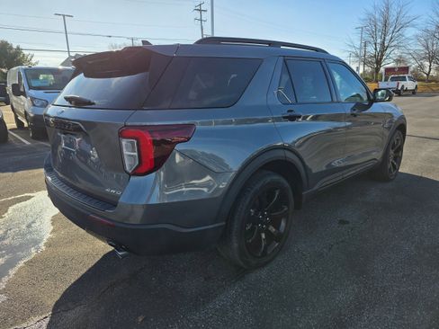 Used 2022 Ford Explorer ST-Line image 3