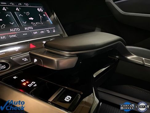 Used 2023 Audi e-tron Premium Plus w/ Premium Plus Package image 55