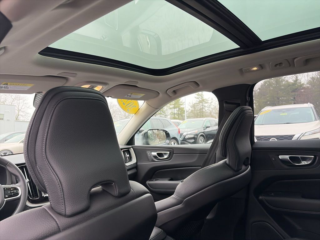 Used 2025 Volvo XC60 B5 Plus AWD/4WD image 17