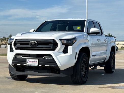 Used 2024 Toyota Tacoma SR5 RWD image 3