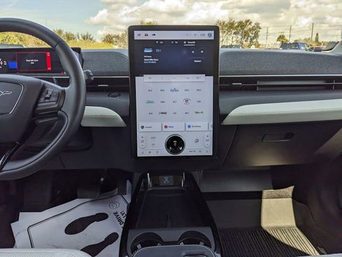 Used 2024 Ford Mustang Mach-E Premium image 19