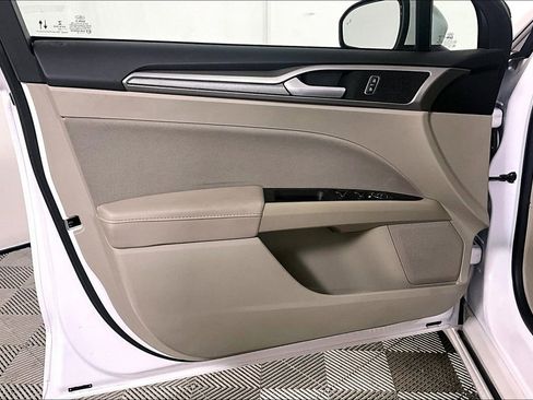 Used 2020 Ford Fusion SE image 22