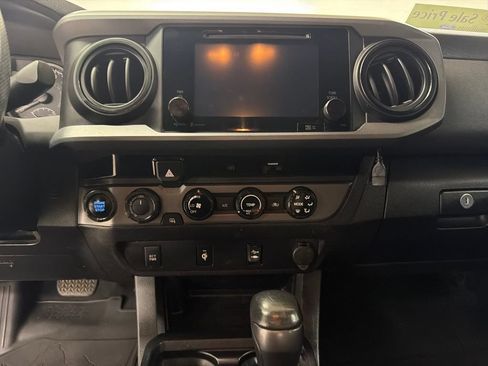 Used 2016 Toyota Tacoma TRD Off-Road w/ Towing Package AWD/4WD image 20