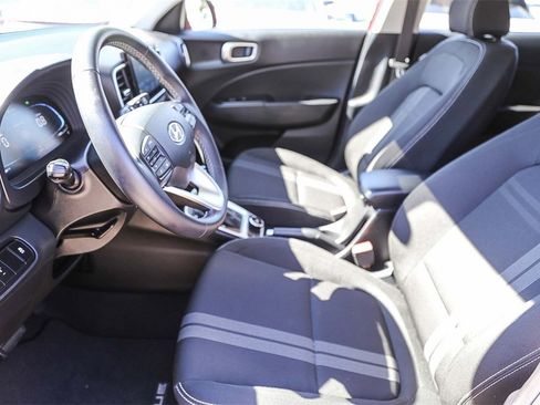Certified 2024 Hyundai Venue SEL image 17