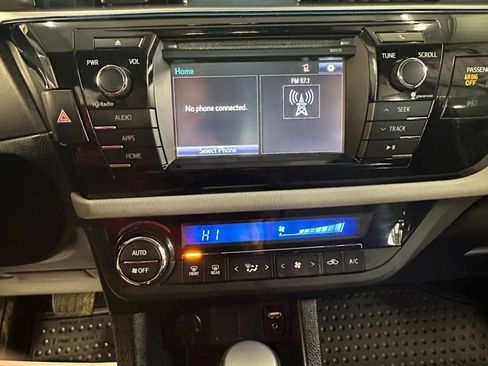 Used 2016 Toyota Corolla LE FWD image 13