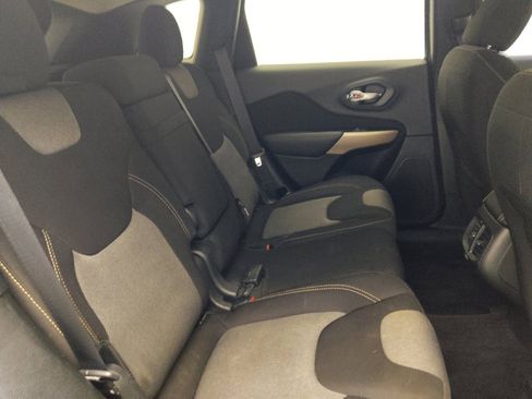 Used 2018 Jeep Cherokee Latitude image 19