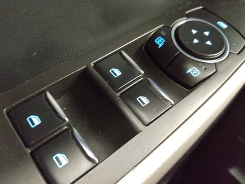 Used 2023 Ford Explorer XLT w/ Equipment Group 202A AWD/4WD image 27