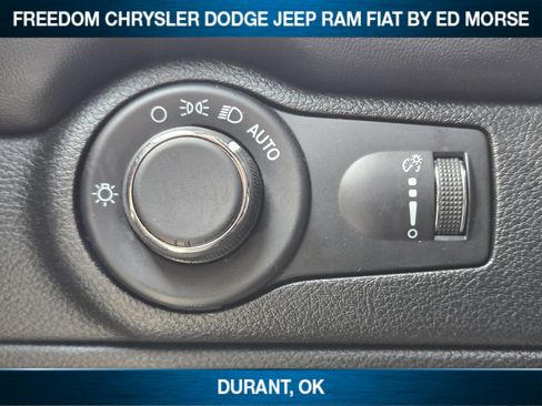 Used 2024 Dodge Durango GT RWD image 16