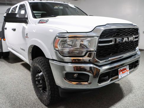 Used 2021 RAM 3500 Tradesman w/ Chrome Appearance Group AWD/4WD image 5