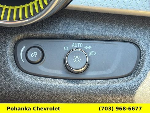 Used 2025 Chevrolet Trax LT FWD image 14