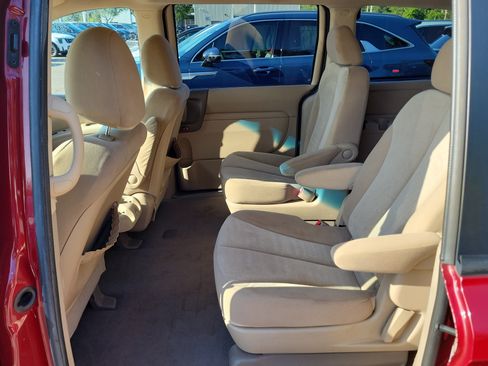 Used 2011 Kia Sedona LX FWD image 14