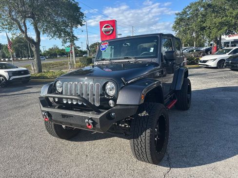 Used 2017 Jeep Wrangler Sahara w/ Connectivity Group AWD/4WD image 3