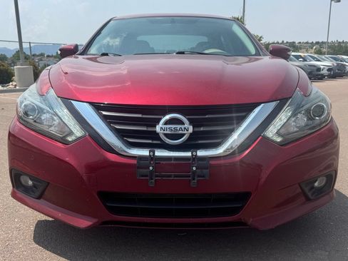 Used 2017 Nissan Altima 3.5 SL w/ 3.5SL Technology Package FWD image 2