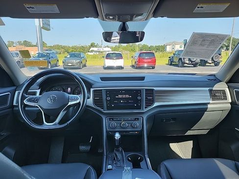 Used 2021 Volkswagen Atlas SE image 3