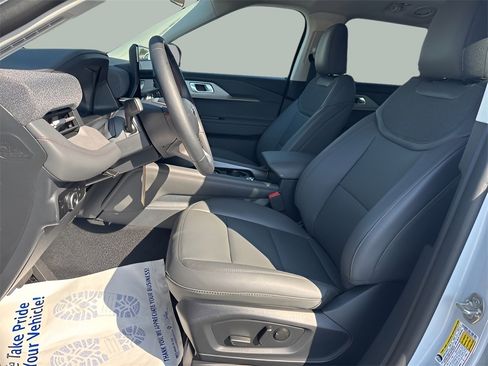 New 2025 Ford Explorer Active w/ Active Comfort Package image 16