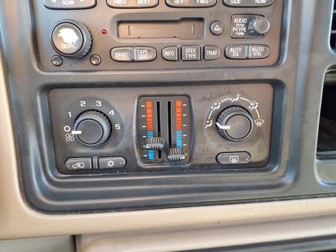 Used 2004 Chevrolet Suburban LS w/ Preferred Equipment Group image 6