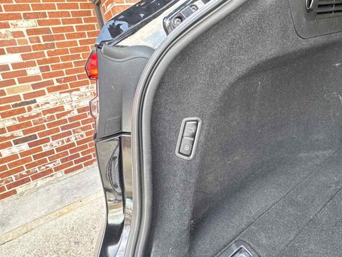 Used 2021 Maserati Levante image 30