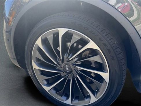 Used 2023 Lincoln Aviator Reserve w/ Equipment Group 201A image 18