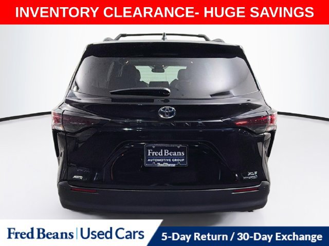 Used 2024 Toyota Sienna XLE w/ XLE Plus Package AWD/4WD image 8