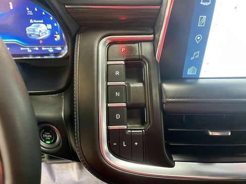 Used 2022 Chevrolet Suburban LT image 17