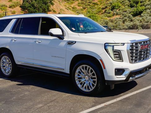 New 2026 GMC Yukon XL Denali w/ Denali Reserve Package AWD/4WD image 6