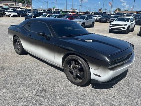 Used 2010 Dodge Challenger R/T RWD image 1