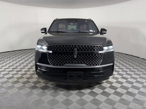 Used 2025 Lincoln Navigator Reserve image 10